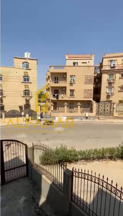 شقة 130م للبيع تاني نمرة من محور الجزيرة في فيلات الدفاع الوطني بسعر مميز