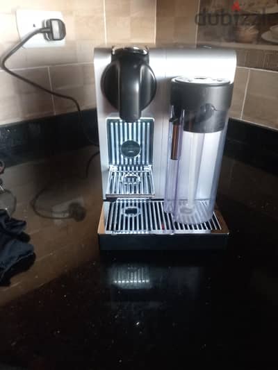 nespresso Lattissima pro coffee machine ماكينة قهوة نسبريسو لاتسيما بر