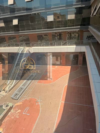 For sale a commercial store under the share system, Fifth Settlement, with a rental yield and a secondary increase of 10%