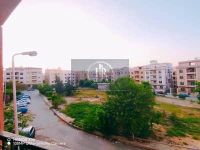 للايجار بالمستثمرين الجنوبيه زيزينيا العائلى ٢ بجوار مدارس ريتاج و المستقبل و النادى الزهور