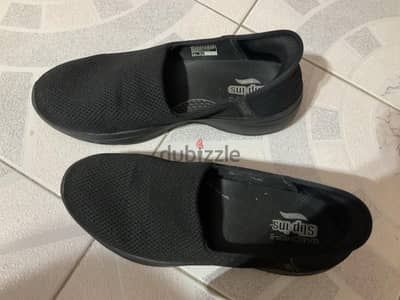 حذاء نسائي. سكتشنر slip ins Arch fit
