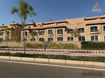 Townhouse prime location overlooking landscape with lowest price in market semi finished in La Vista City ready to move.