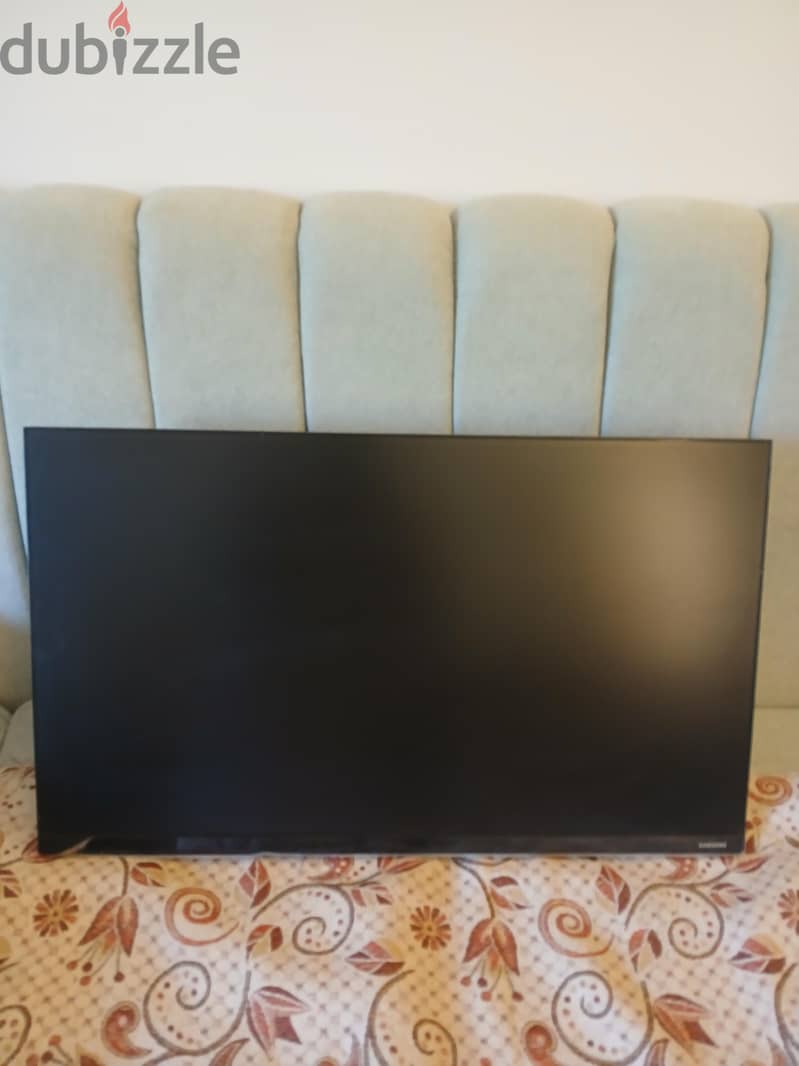 2 Samsung essential 27" monitors 2