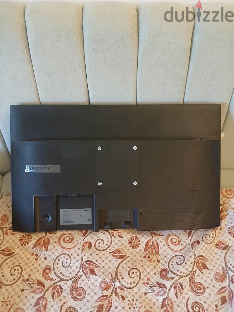 2 Samsung essential 27" monitors 3