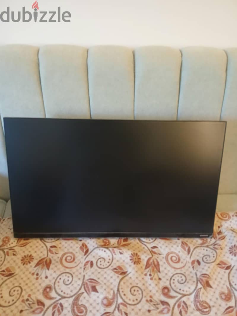 2 Samsung essential 27" monitors 5