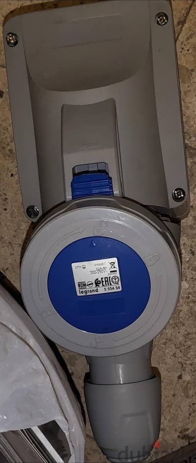 Legrand 5 554 54 – Industrial Socket