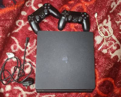 ps4 1TB| 2 controllers +batman cd game