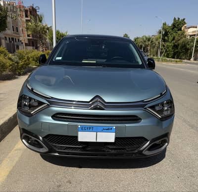 Citroen C 4 Shine  2023  Red Interior