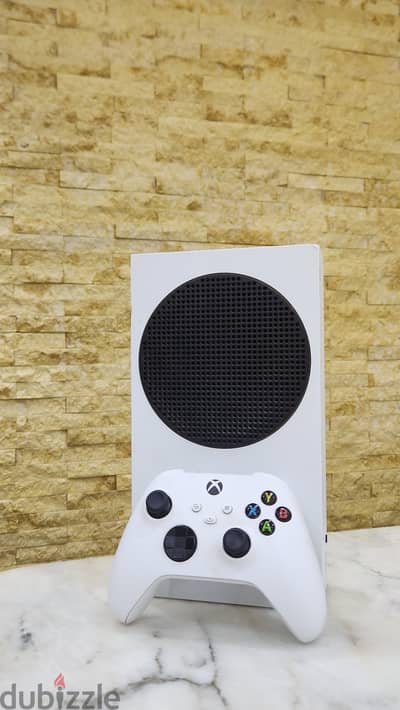 للبيع Xbox series S معاه اشتراك جيم باس ودراعات وهارد خارجي