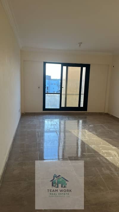 استلام فوري وتشطيب كامل. . شقة 130م واجهة بـ "كمبوند بليس جيت Place Gate" بالشيخ زايد! Immediate delivery and complete finishing. . 130m frontage apartm