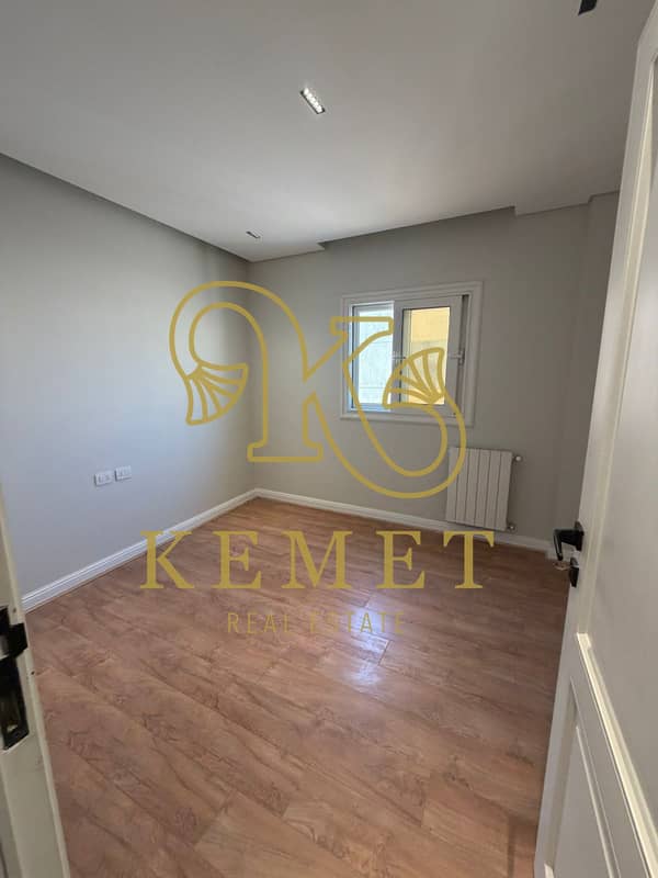 Luxury 232 sqm apartment in New Lotus, New Cairo, fully legalized. 4th floor, ready to move, ultra super lux, 4 beds, 3 baths, concealed AC, central h