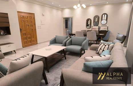 شقة مفروشة بالكامل للإيجار في البنفسج 2 التجمع الأول القاهرة الجديدة 200 متر الدور الثالث 3 غرف نوم منهم غرفة ماستر 2 حمام ريسبشن اسانسير سيتم تركيبه