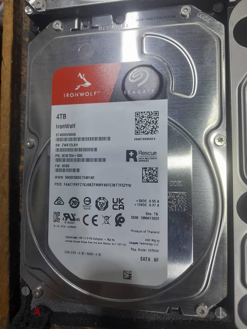 hdd exos 8 t. b & 4 t. b ironwolf 2