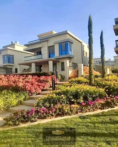 Villa for immediate occupancy, 636 meters, 3 floors, panoramic view overlooking the central park, with a private swimming pool, next to Hyper One.