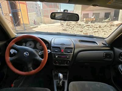 Nissan Sunny 2010