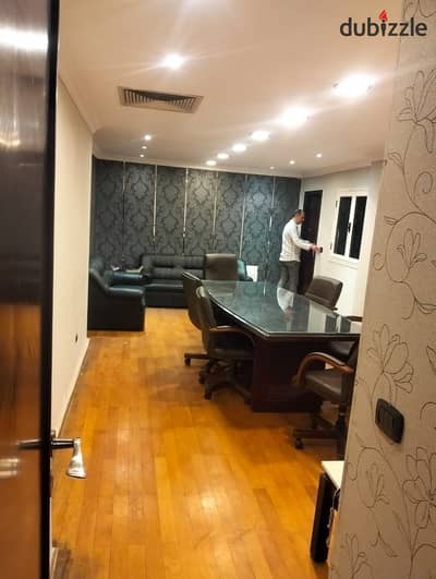 Licensed administrative headquarters 250m furnished and fully air-conditioned Miami Beach first floor required 50 thousand