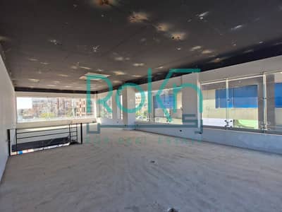 Showroom for rent in Beverly Hills Mall
