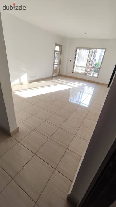 Apartment for rent in Madinaty, 124 sq m, in B6, near services, with natural gas.