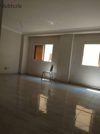 Apartment for rent in Al-Mustathmir Al-Saghir – Sheikh Zayed    Third floor – Side rear  3 bedrooms  2 bathrooms  Kitchen  Reception   Required: 14,000 EGP