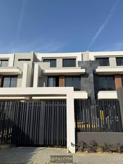 Townhouse with view of Central Park in La Vista patio town 5thSettlement, directly on the 90th Street, in front of the American University