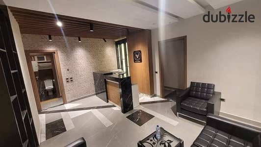 فرصه استثماريه بسعر لقطه جدا ف قلب التجمع مكتب ادارى متشطب بالكامل جاهز للمعاينه فى لوكيشن حيوى على طريق السويس و دقائق من هايد بارك و سوديك وواترواى