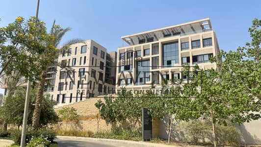 للإيجار مقر إداري فاخر بمساحة ١٠٠ متراً في قلب ديستريكت 5 ، العنوان الأرقى والأكثر حيوية في القاهرة الجديدة