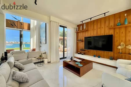 Two-room chalet, ground floor, first row on Crystal Lagoon and a private garden of 85 square meters, ultra modern finishing, with air conditioners