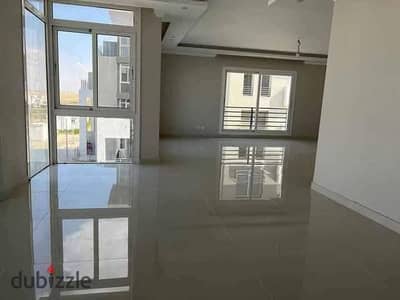 For sale with a discount of up to 50% a fully finished apartment in a distinguished location directly next to SODIC minutes from La Vista