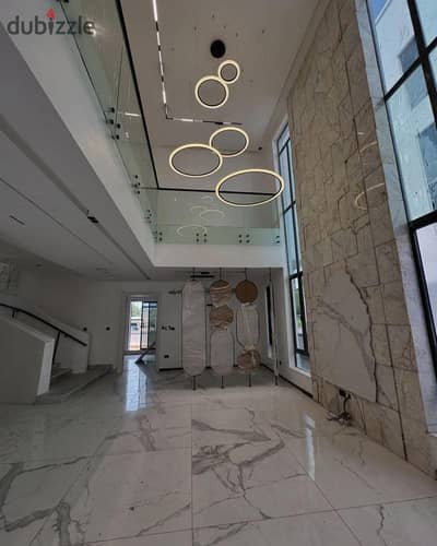 Double View Villa with Landscape and Lake An opportunity for living and investment in a prime location minutes from Palm Hills and Mountain View
