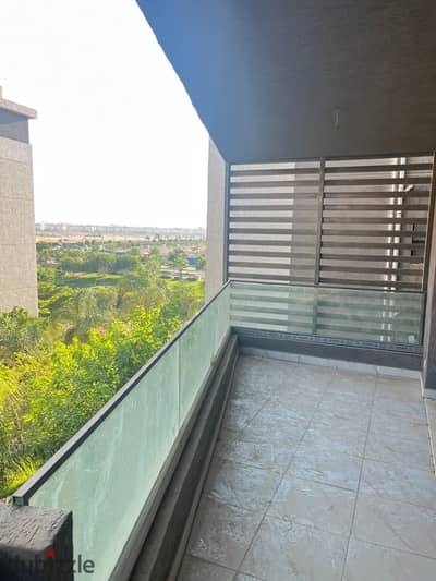 Apartment for sale at half price on the Suez Road with a view of Spine Towers in Madinaty minutes from Mountain View 1 and Al Rehab near Mivida