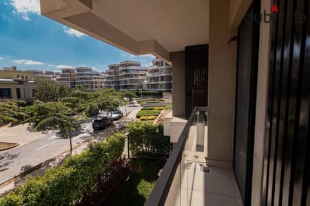 Apartment for sale at half price on the Suez Road with a view of Spine Towers in Madinaty minutes from Mountain View 1 and Al Rehab near Mivida
