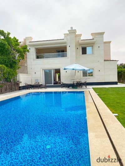 لراغبى السكن الفاخر المساحات الكبيره و  الخصوصيه المطلقه متاح الان فيلا مع Private Pool على طريق السويس بجوار سوديك و بالقرب من ستون بارك و بالم هيلز