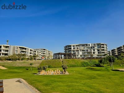 Investment and residential opportunity 3-bedroom apartment for sale with an open view of the golf courses in a prime location in Golf Town