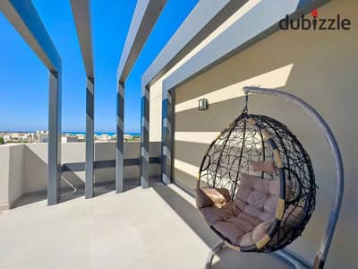 شاليه غرفتين شايف البحر من جميع الغرف مع روف و مدخل خاص  كامل التشطيب High End بالتكيفات فى Cali Coast أفضل موقع براس الحكمه الساحل الشمالى