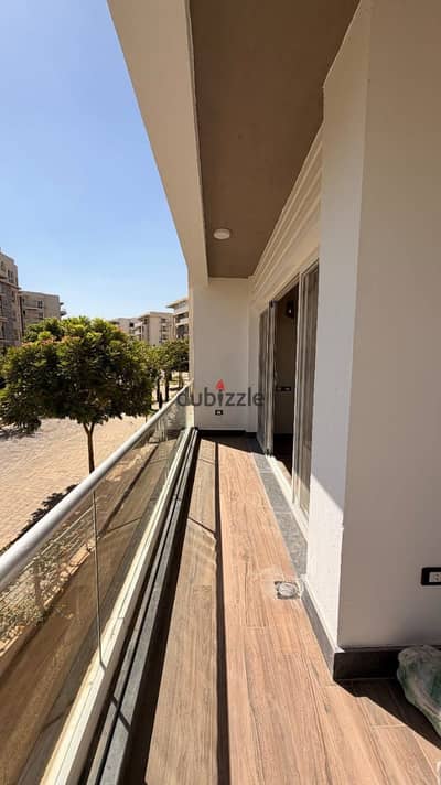 An opportunity for luxurious living in the heart of New Cairo Own an apartment overlooking Central Park Excellent location next to Swan Lake