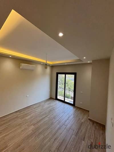 3-room apartment with very luxurious VIP finishing for sale at an unrepeatable price, in a vital location, with a full sea view, in the best phase