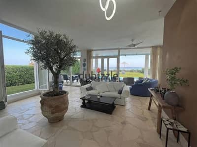 فيلا استاندالون  fully seaview علي البحر مجهزة بالكامل مع بخصم 30 % من سعرها و الباقي اقساط بالقرب من سي شور وسول جون مراسي للبيع