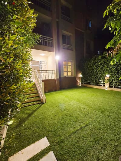 قسط 12 سنة او خصم فوري شقة ارضي بجاردن 187 م لوكيشين lake & Center park علي طريق السويس و الامل ف المستقبل سيتي بجوار من سراي ومدينتي في بترفلاي للبيع