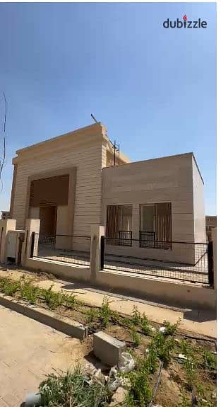 فيلا كورنر  5 غرف لوكيشين lake view في مرحلة فيلات فقط وبخصم 50 %للبيع  علي محور الامل مباشرة  بالقرب من هاب تاون وسراي وماونتن فيو في بترفلاي