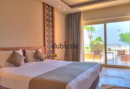 شالية استلام فوري seaview تشطيب كامل مع التكيفات وبخصم 30 % وتقسيط علي 8 سنين للبيع في راس الحكمة الساحل الشمالي بالقرب من سيزين ودوس و سولاري وكون