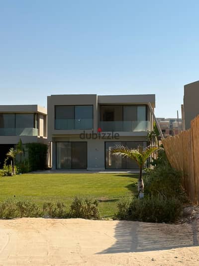 Own and invest with a 4 million down payment in a Sea Shore Hyde Park villa townhouse with a full panoramic sea view next to Hacienda La Vista Mounta