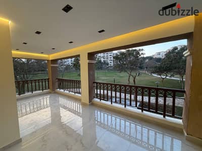 فرصه مثاليه للسكن الفاخر او الاستثمار المربح شقه للبيع بنص السعر دايركت على طريق السويس بالقرب من الرحاب تاج سيتي ديار بارك سوان ليك