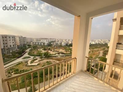 شقة 3 غرف + ناني روم prime location بالتقسيط 10 سنين او بخصم مميز للبيع في التجمع السادس دقائق من هايد بارك و زد ايست و AUC التجمع الخامس وديستركيت 5