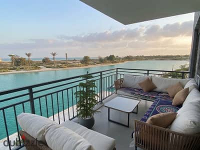 استثمر او اسكن في شالية صف اول علي Lagoon و  fully finished + ACs موقع بانورامي مميز وبخصم 35 % من سعر للبيع في الساحل الشمالي بالقرب من ابراج العليمن