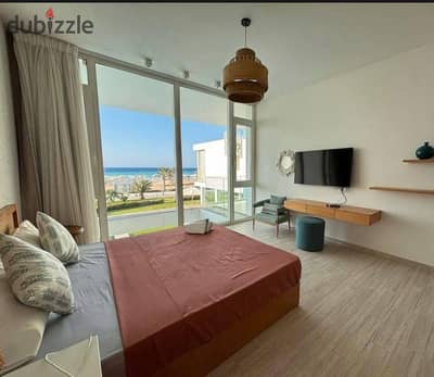 في شالية صف اول lagoon & seaview بموقع بانورامي fully finished + ACs مميز وبخصم 35 % من سعر للبيع في الساحل الشمالي بالقرب مراسي و مدن و ذا مد و سيزن