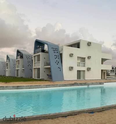 بخصم 30 % تاون هاوس تشطيب كامل fully sea view او بالتقسيط في كالي كوست الساحل الشمالي في راس الحكمة بجوار مدن وبالقرب من  سول و دايركيشن وايت وازار