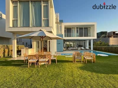 فيلا استاندالون موقع وفيو  fully seaview علي البحر مجهزة بالكامل مع بخصم 30 % من سعرها و الباقي اقساط بالقرب من سي شور وسول جون مراسي للبيع