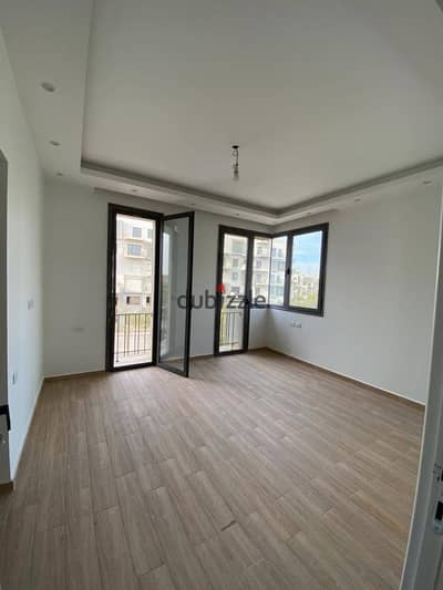 Writing  Fully finished apartment ready for immediate delivery with 10 year installments and prime Center Park view in Shorouk near Madinaty Sodic and
