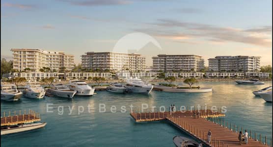 شاليه للبيع في مدن رأس الحكمة، تشطيب كامل، مباشرة على المارينا، إطلالة بانورامية على البحر