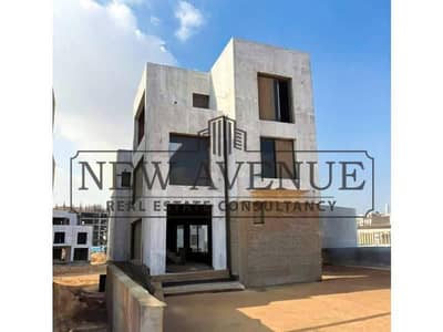Villa standalone for sale very Prime location with installments big land in Steight compound - New cairo